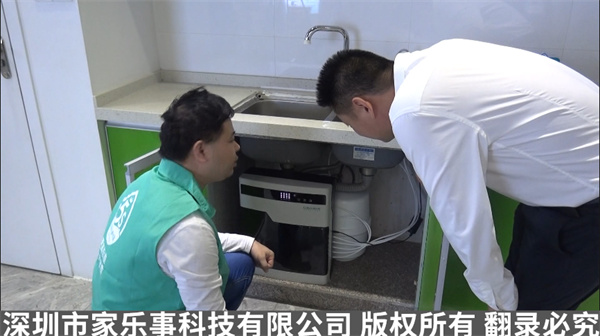 师傅上门安装净水器产品 师傅上门安装净水器产品